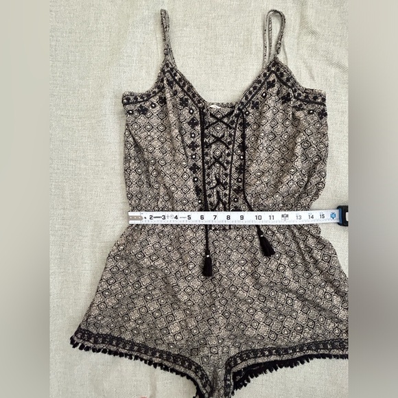 American Eagle Fringe Black White Embroidered Boho Romper Sz M Spaghetti Strap - Picture 7 of 12